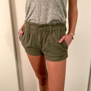 American Eagle khaki shorts - hardly worn!